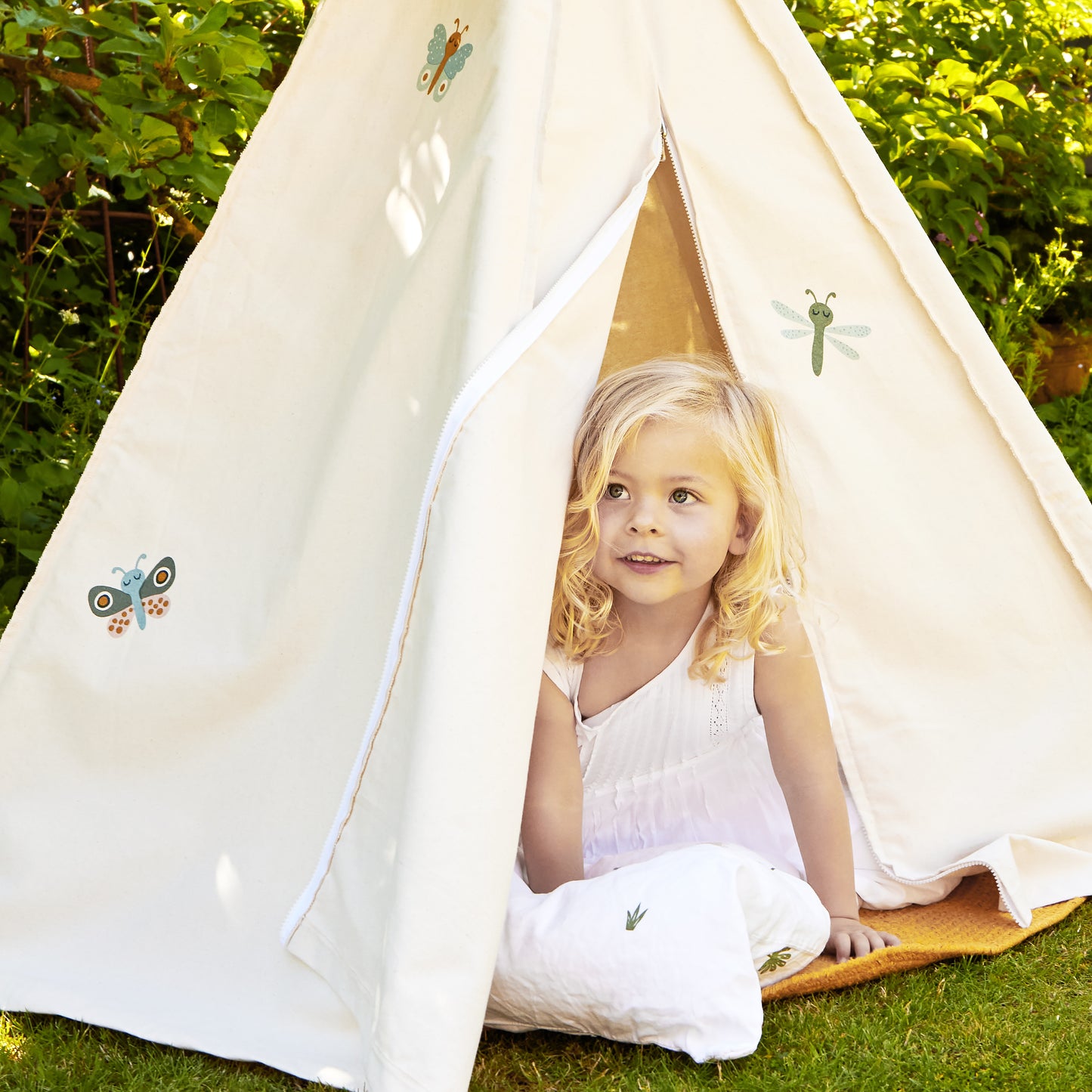 Legetelt Hippie Tipi - Natur Med Print • ROOMMATE.dk