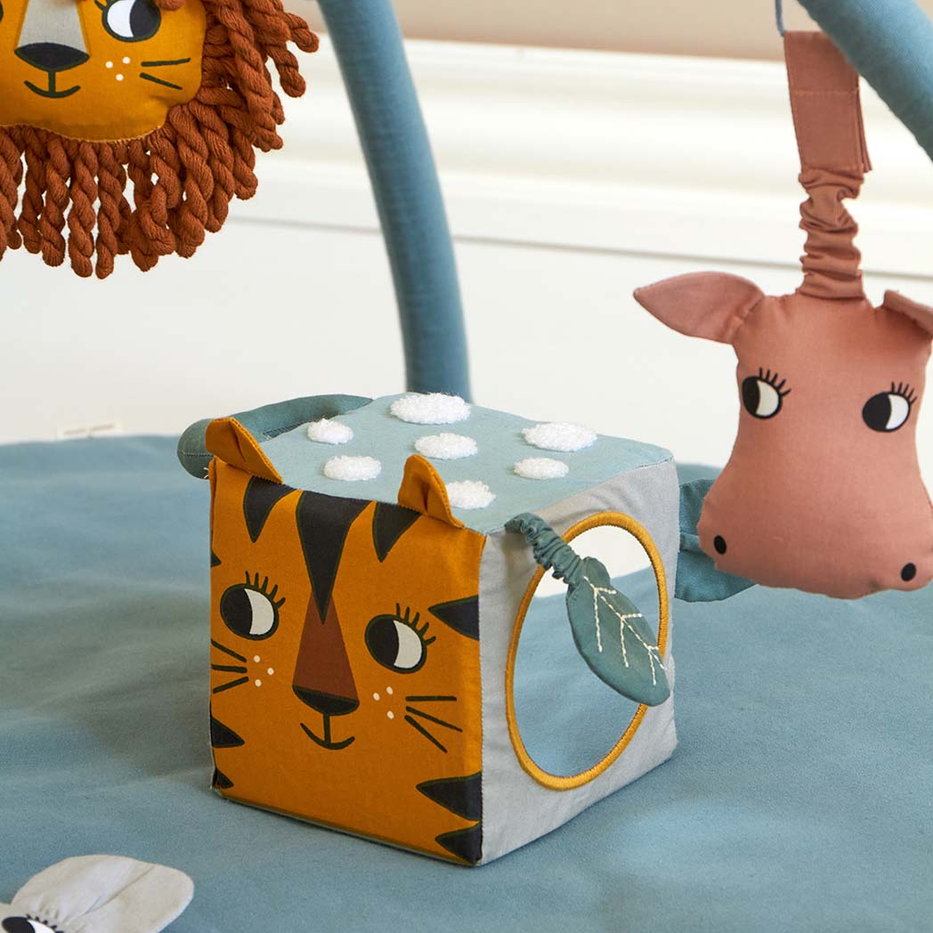 JUNGLE ACTIVITY CUBE