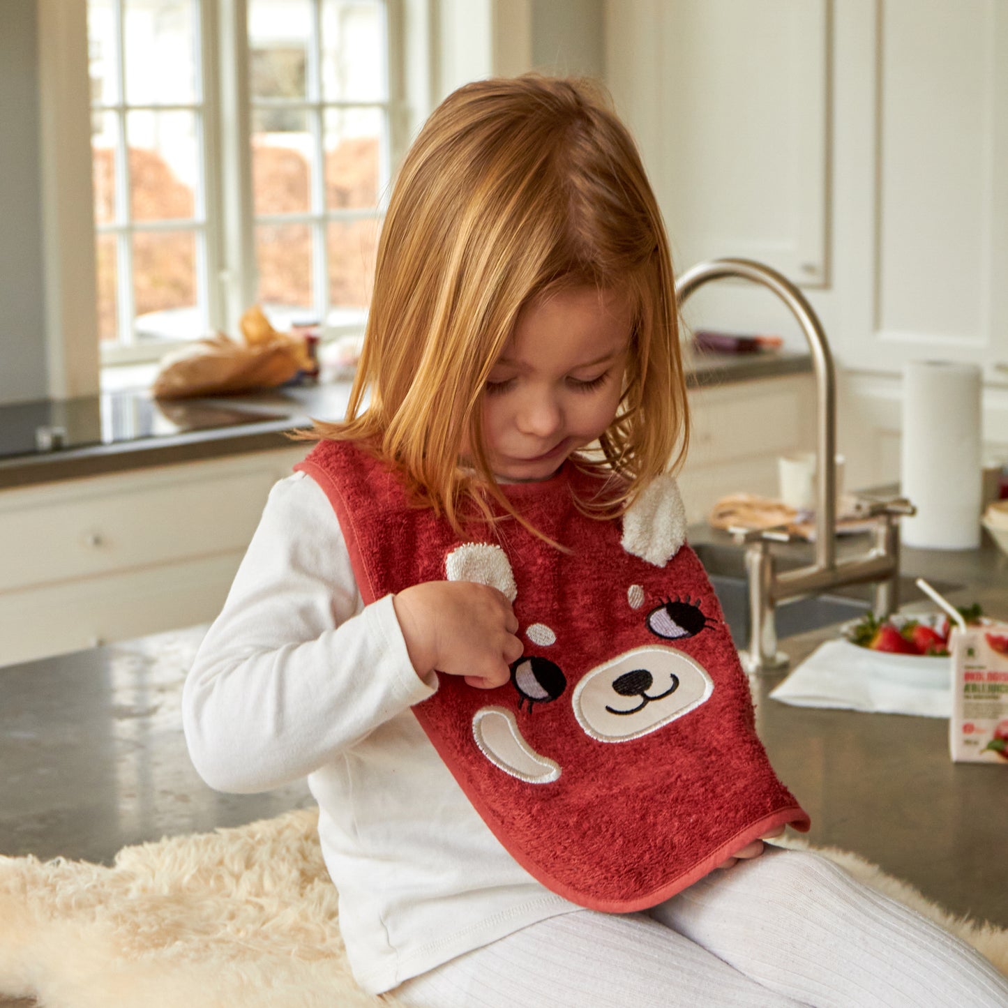Red Panda Bib - Marsala Red - ROOMMATE.dk