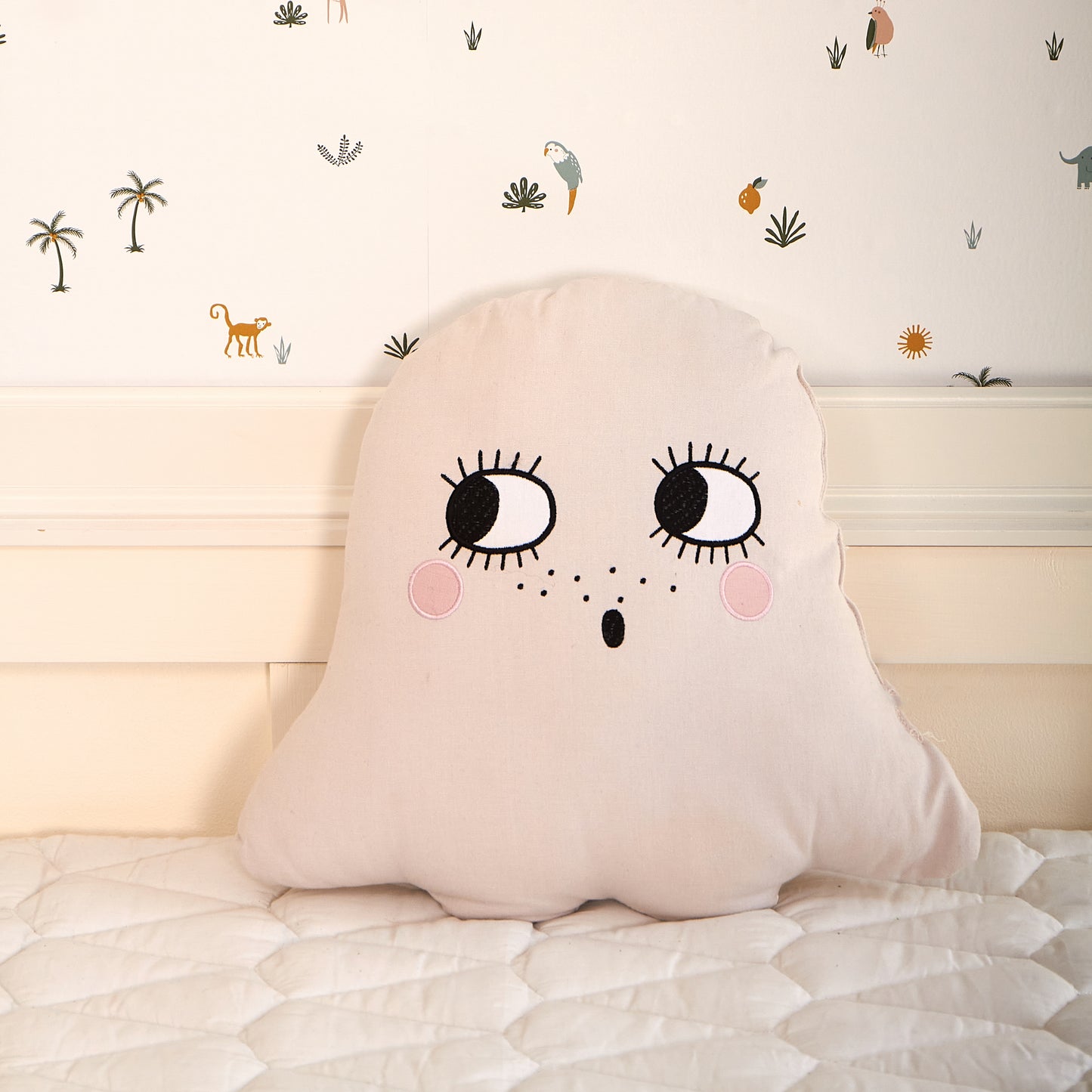 GHOST CUSHION