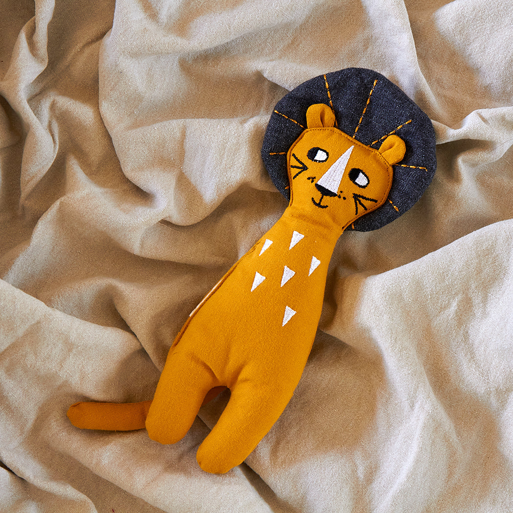 Lion Ragdoll - Yellow Ochre - ROOMMATE.DK