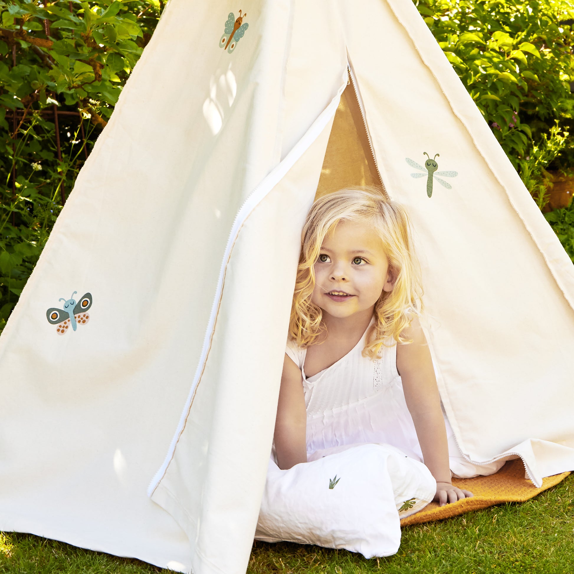 Legetelt Hippie Tipi - Natur Med Print • ROOMMATE.dk
