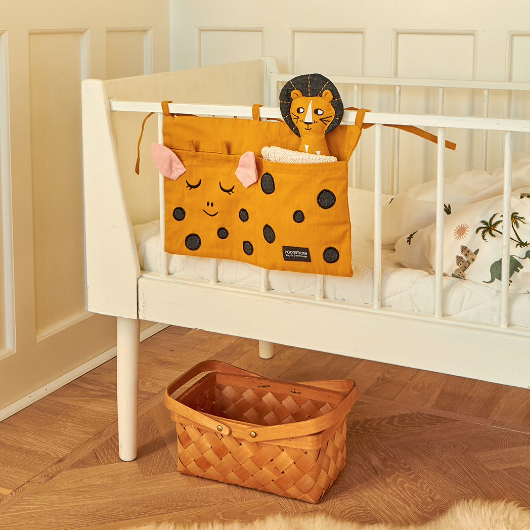 Giraffe  Bed Pocket- Ochre • ROOMMATE.dk