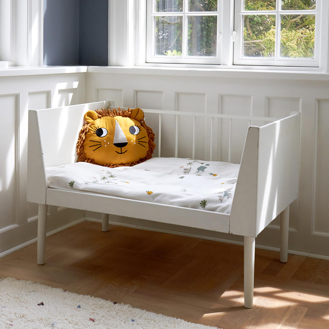 Løve Pude - Okker• ROOMMATE.dk