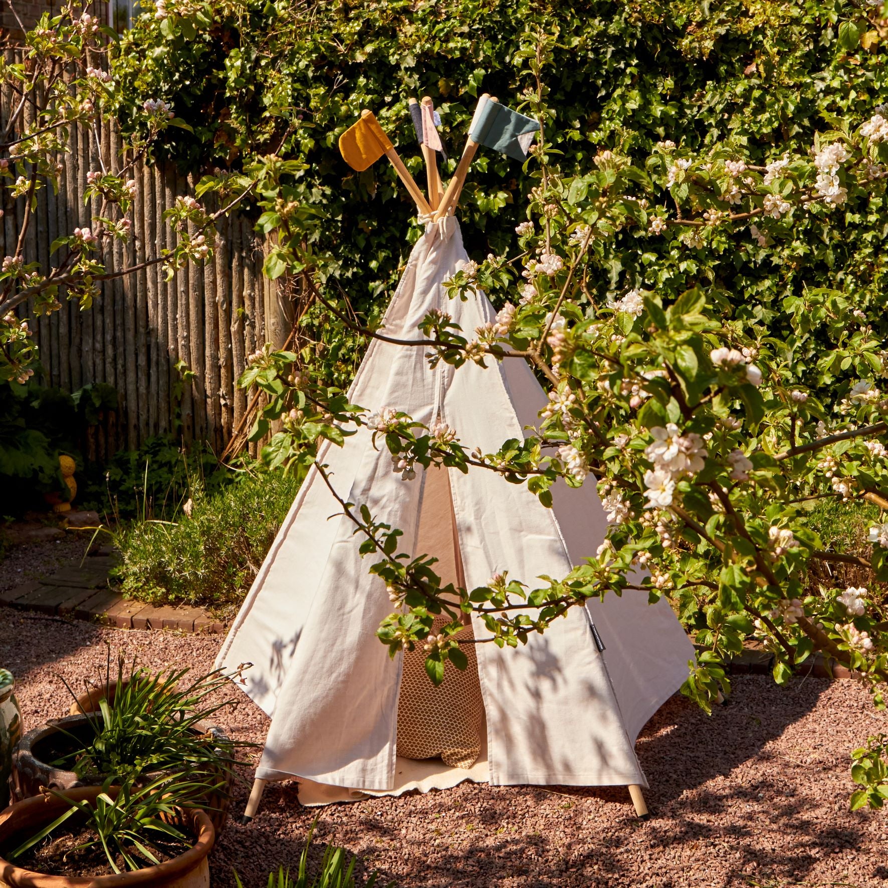 roommate hippie tipi zelt Play Tent Hippie Tipi - Off White • ROOMMATE.dk – Roommate