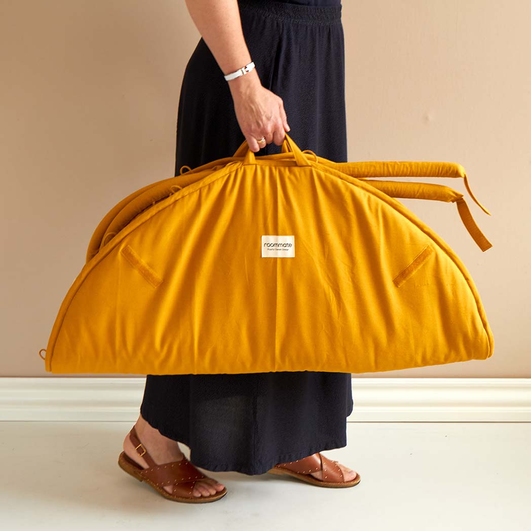 Activity Blanket with Arches And Toys – Ochre - ROOMMATE.dk