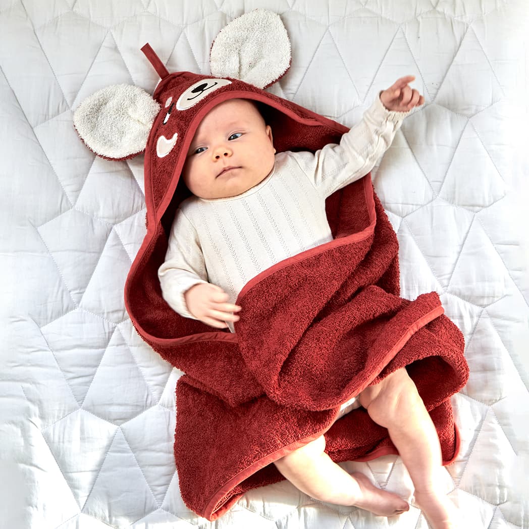Red Panda Hooded Towel - Marsala red - ROOMMATE.DK