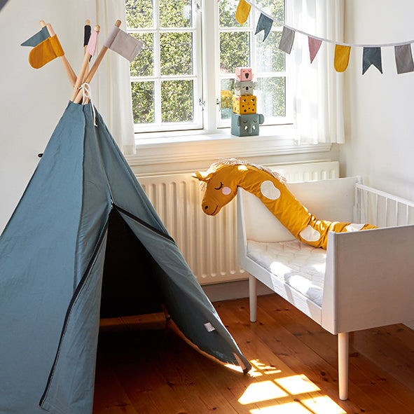 Long Giraffe Sengedyr - Okker • ROOMMATE.dk