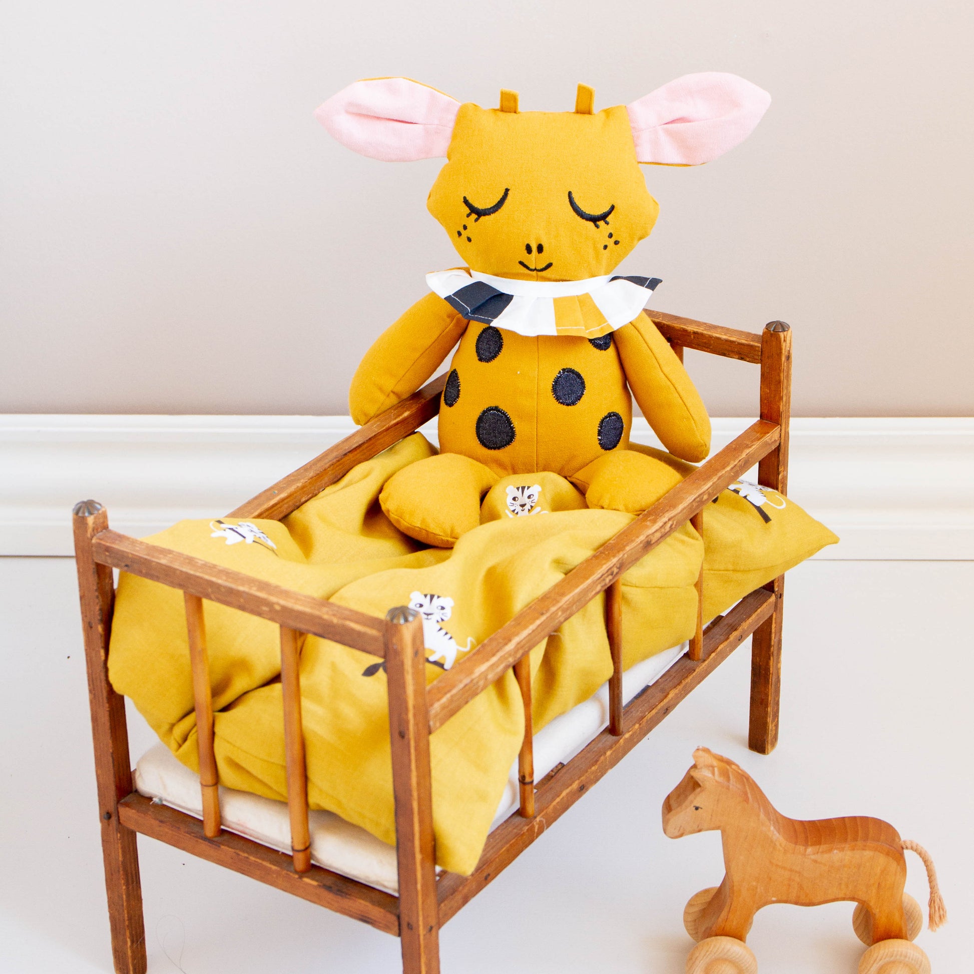 Giraf Bamse - Okker • ROOMMATE.dk