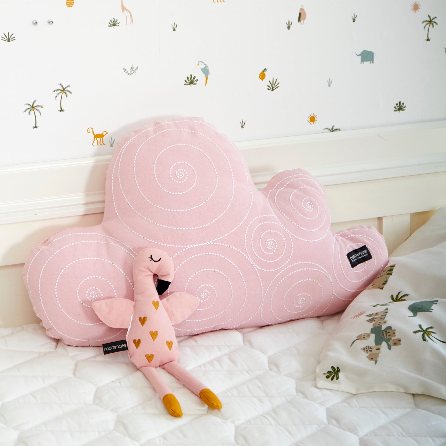 Sky Pude med broderi - Lys Rosa • ROOMMATE.dk